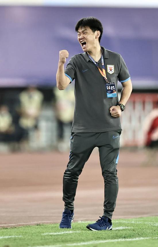 开云体育-关于关键时刻体能课后，圣安东尼奥马刺防线松动备战中超，压力陡增，团队化学反应显著的信息