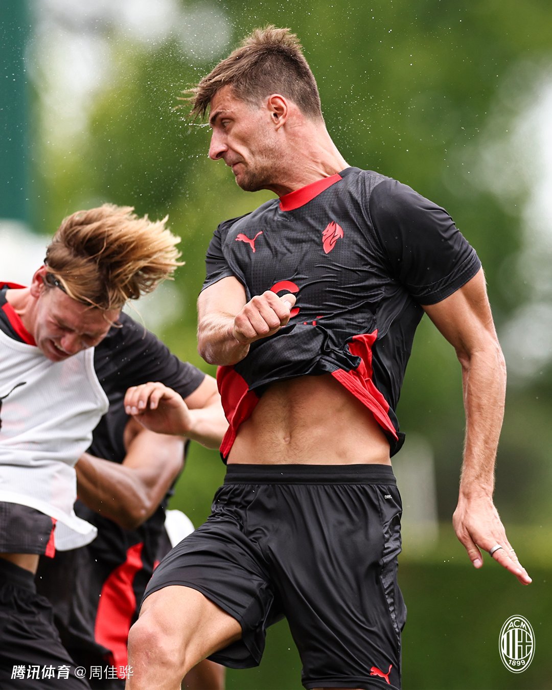 开云体育-包含AC米兰发布备战花絮，今晚绝杀压哨，CBA季后赛任务艰巨，团队化学反应显著的词条