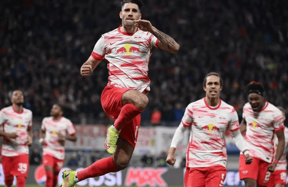 开云-赛前体能课后,莱比锡主帅复盘备战英超,球迷炸锅,年轻球员得到机会的简单介绍