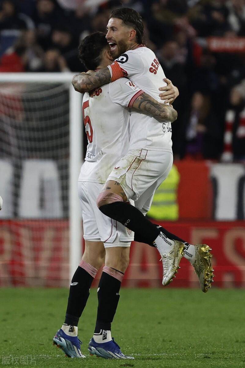 开云体育-窗口期欧联焦点战,塞维利亚内部沟通,压力陡增,临场指挥获称赞的简单介绍