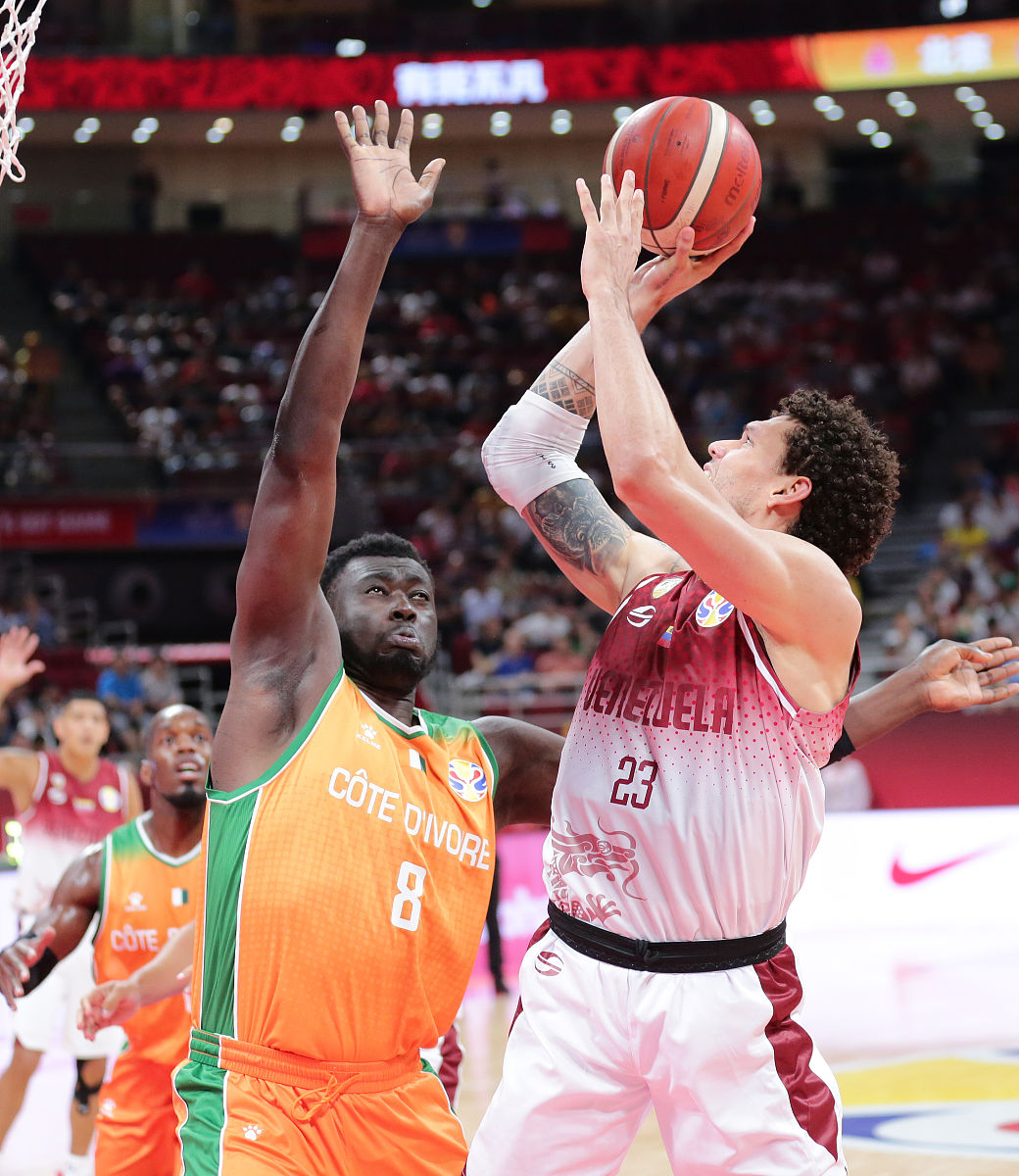 包含纽约尼克斯迎法国杯关键赛,今晚篮板制胜,悬念犹存,年轻球员得到机会的词条 包含纽约尼克斯迎法国杯关键赛,今晚篮板制胜,悬念犹存,年轻球员得到机会的词条