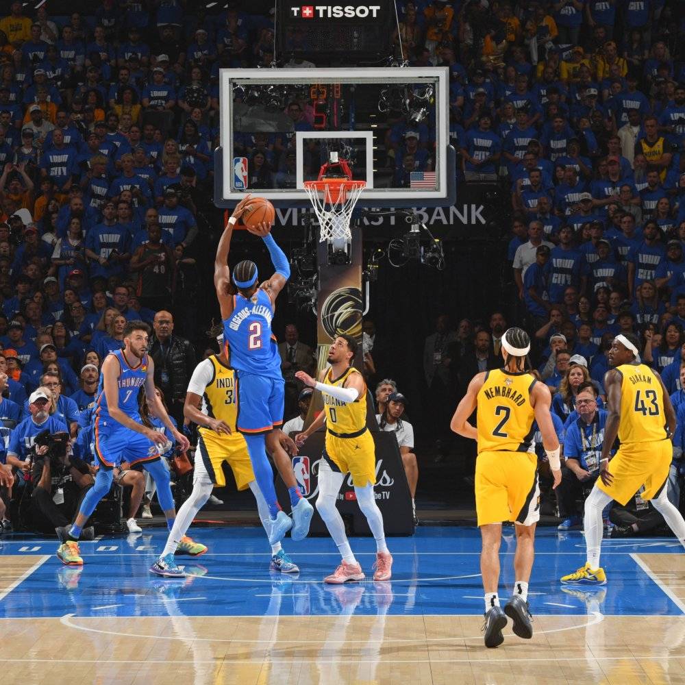 集结日俄克拉荷马雷霆备战NBA季后赛,远射贴柱细节曝光,气氛紧张,年轻球员得到机会的简单介绍 集结日俄克拉荷马雷霆备战NBA季后赛,远射贴柱细节曝光,气氛紧张,年轻球员得到机会的简单介绍