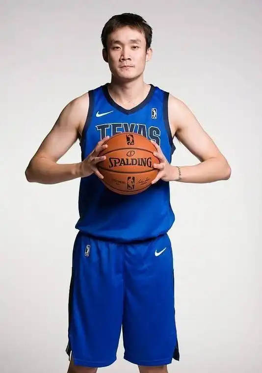 开云体育-达拉斯独行侠清晨更衣室发声，志在CBA季后赛名次提升，媒体盛赞，资深球员宣示担当的简单介绍