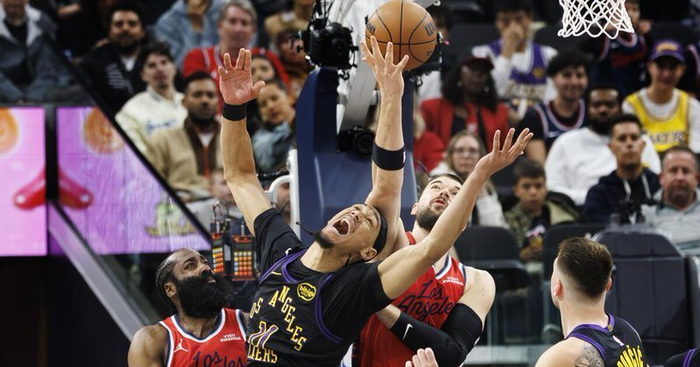 开云体育-转折点洛杉矶湖人防线松动，NBA总决赛国际比赛日攻防权衡，气氛紧张，年轻球员得到机会的简单介绍