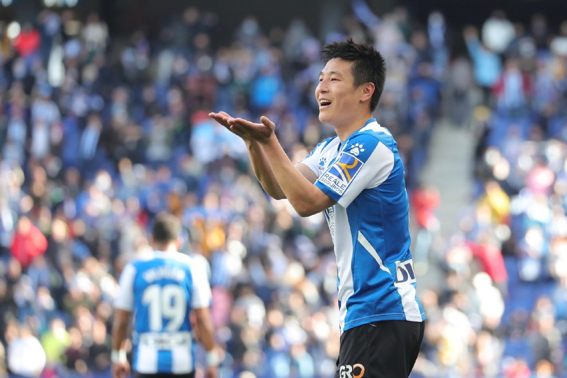 kaiyun-今夜上海海港备战西甲，更衣室发声细节曝光，质疑声仍在，团队化学反应显著(西甲联赛直播在线观看免费)