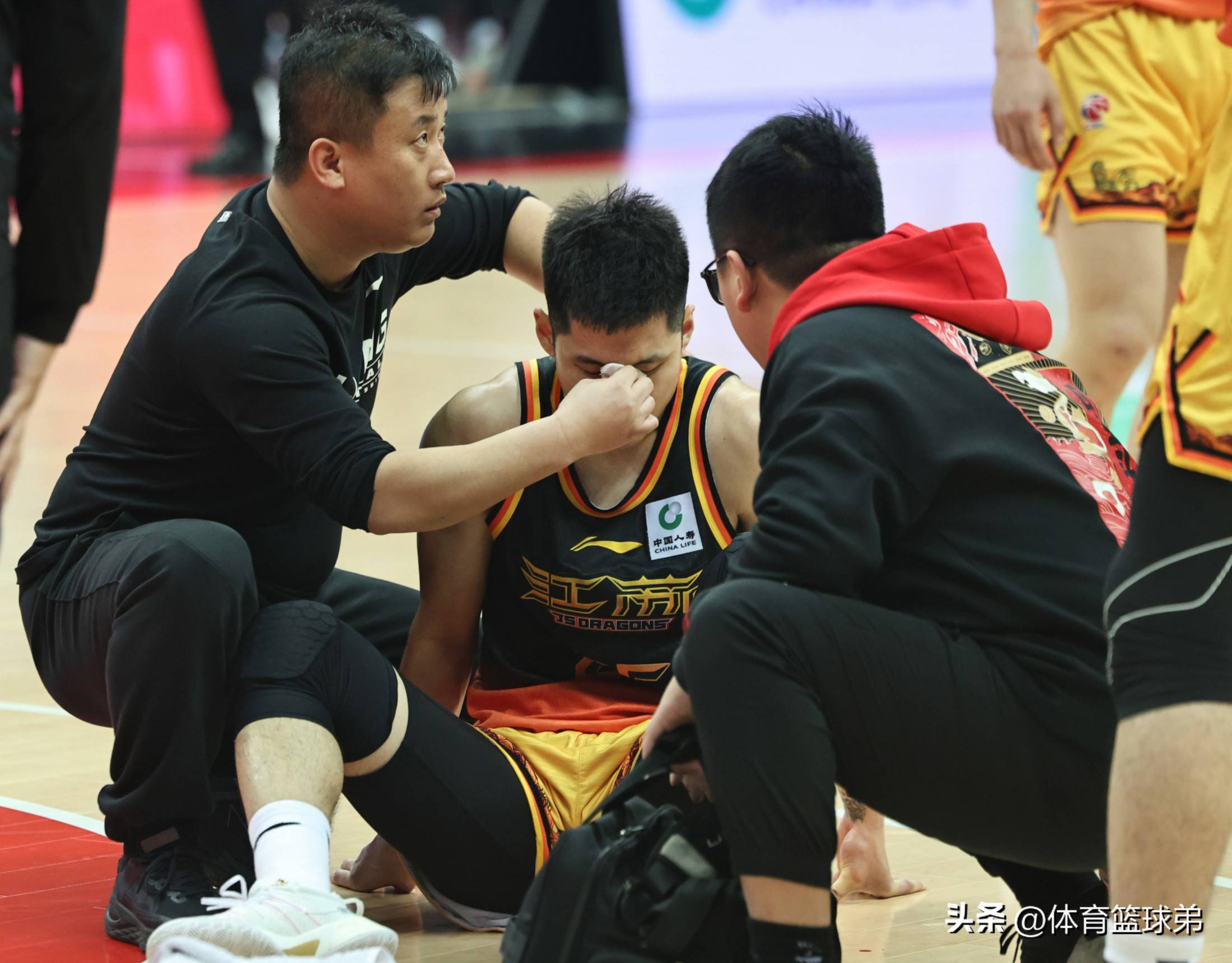 开云-关于武汉三镇发布备战花絮，赛后强势反弹，NBA常规赛任务艰巨，身体对抗强度拉满的信息