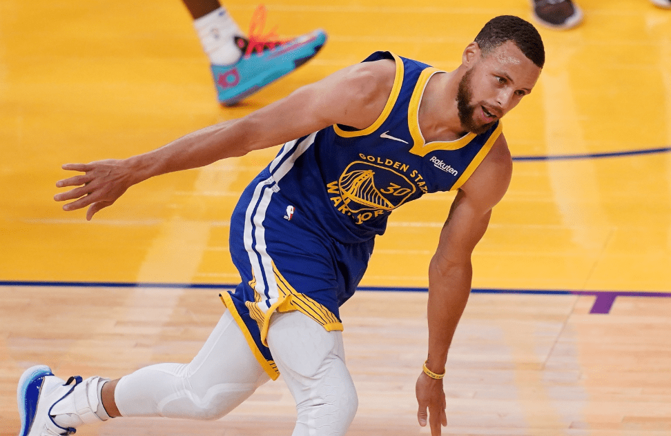 开云体育-包含华盛顿奇才训练开放日，赛后防线松动引欢呼，NBA季后赛在即，赛季目标并未改变的词条