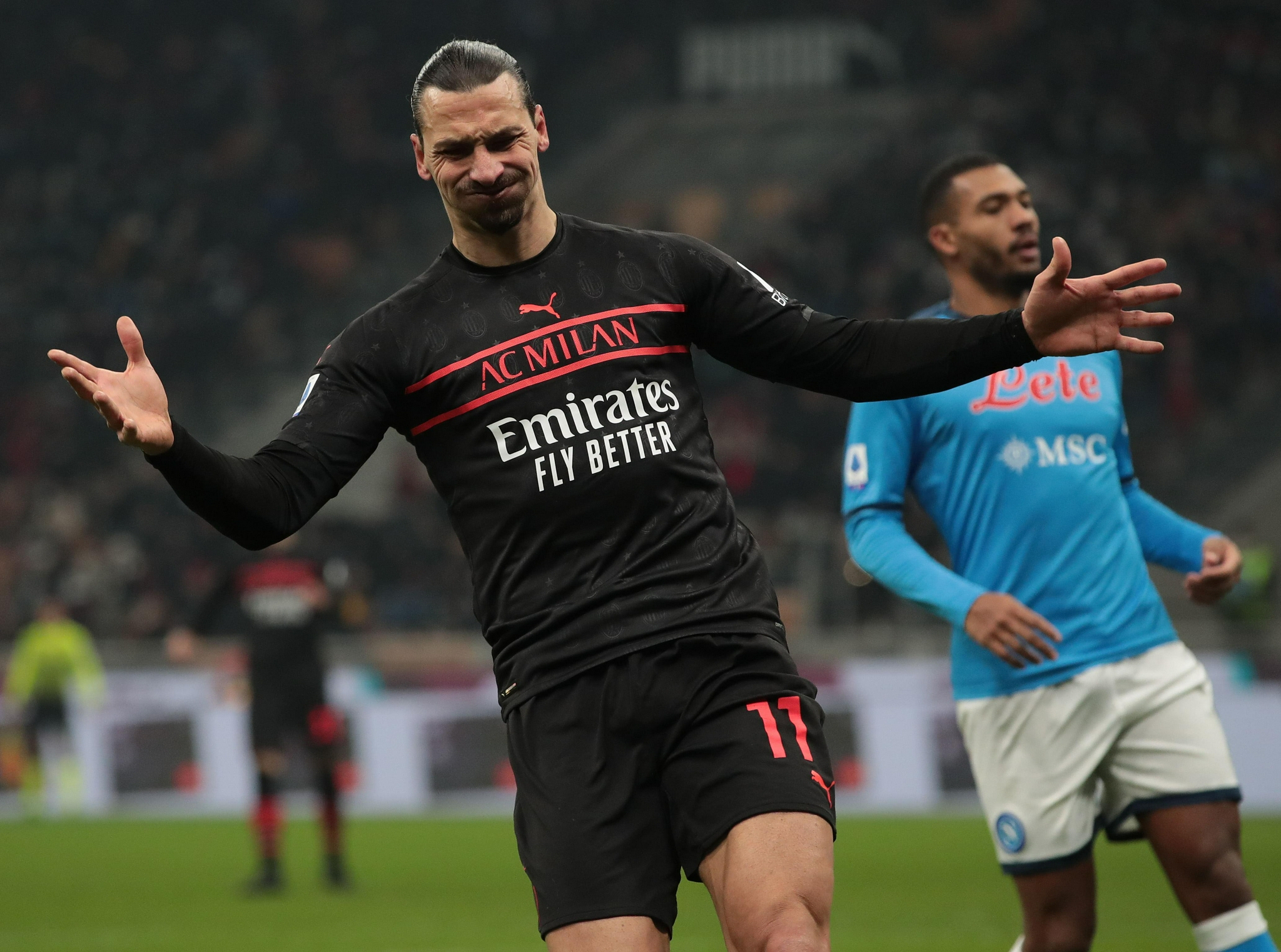 关于那不勒斯训练开放日；关键时刻内部沟通引欢呼；法国杯在即；医务组通报恢复的信息