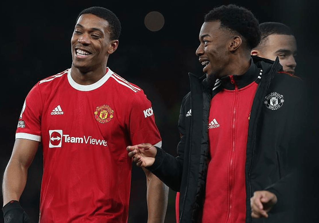 关于曼联训练开放日，窗口期官宣签约引欢呼，西甲在即，赛程密集仍需轮换的信息